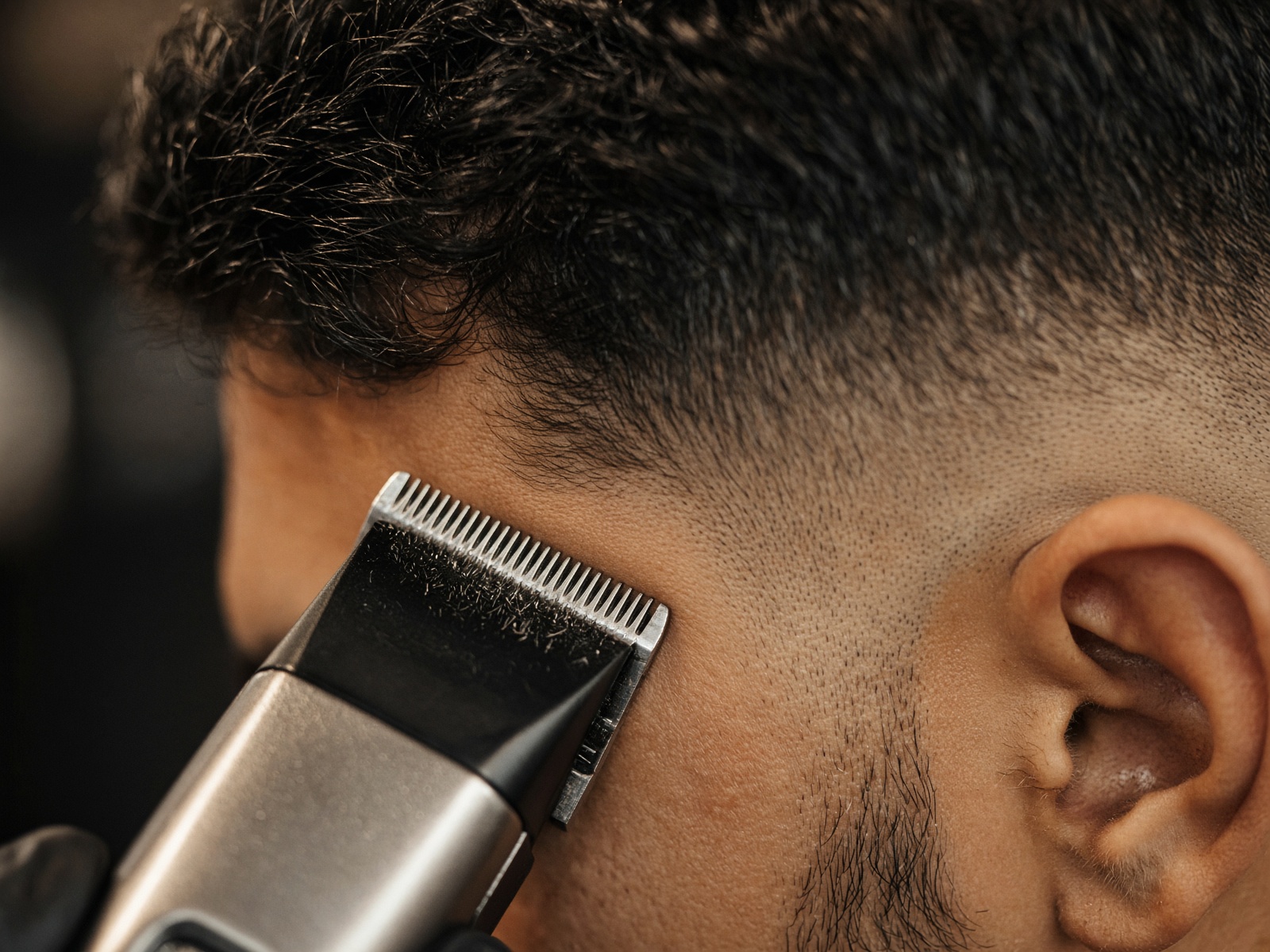 Clippers blending a fade along the temple
